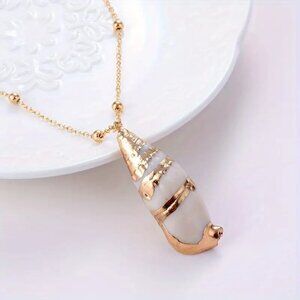 Natural Shell Electroplated Golden Edge Pendant Goldtoned Fashion Necklace